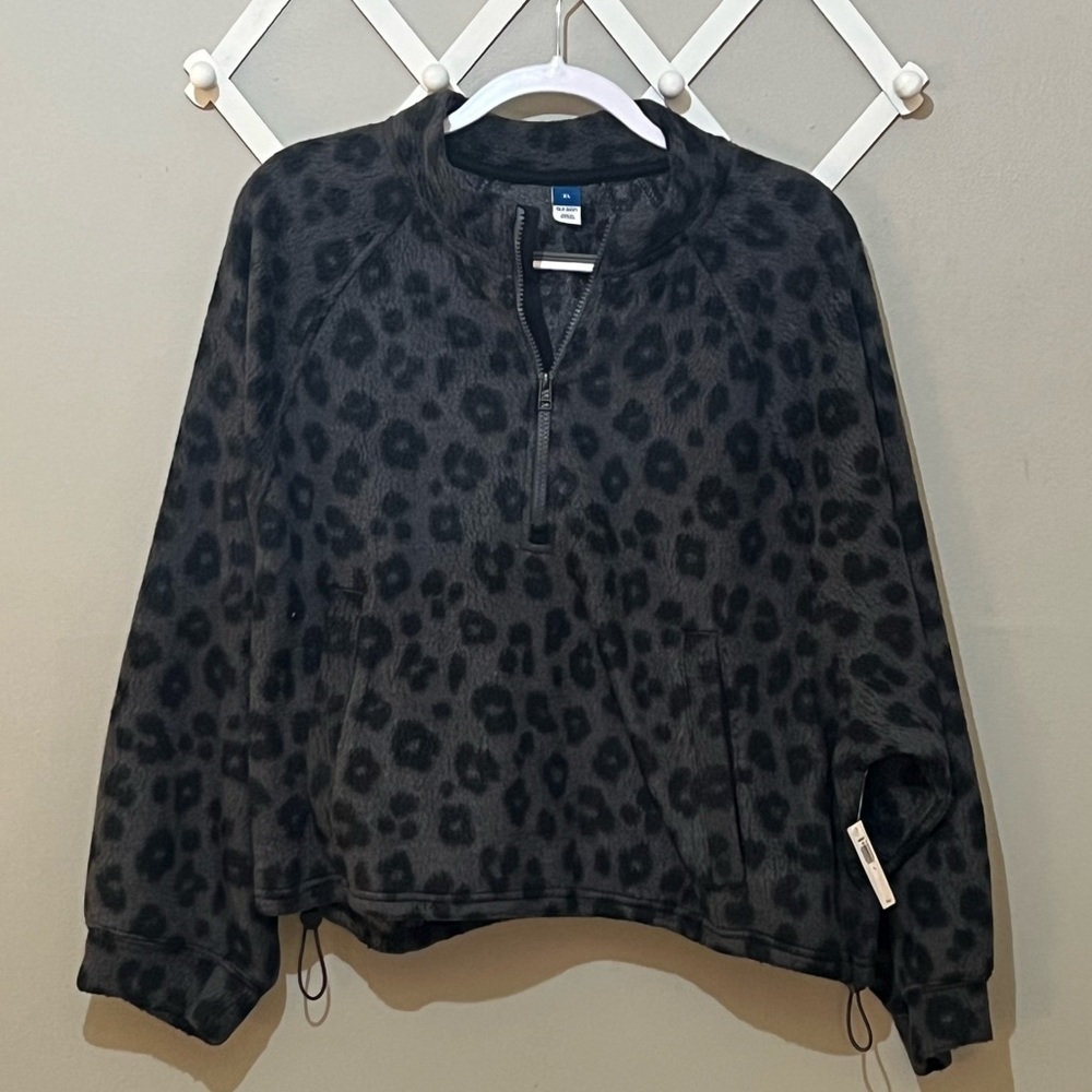 Cropped old navy pullover fleece